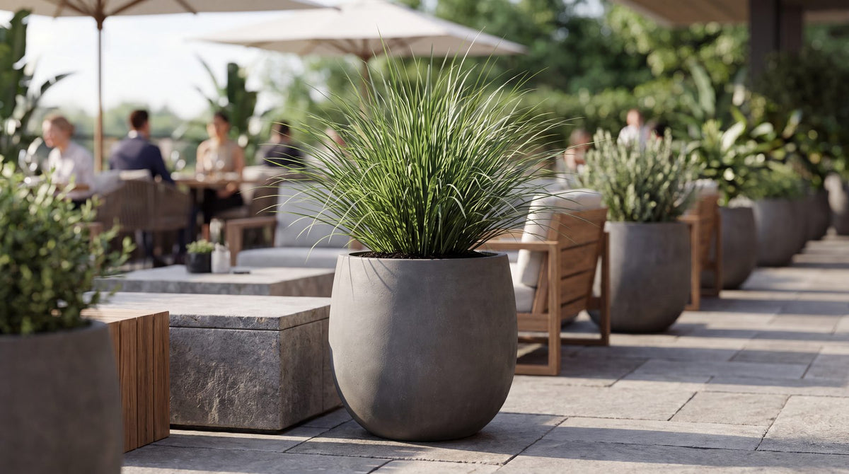 ESCHBACH Pflanzkübel auf einer Restaurantterrasse (05)